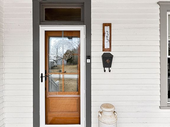 3rd image of 35 Combs St