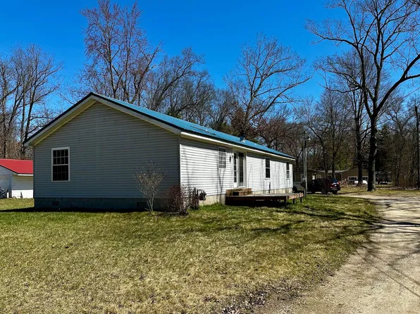 854 McClelland Ave S, White Cloud, MI 49349