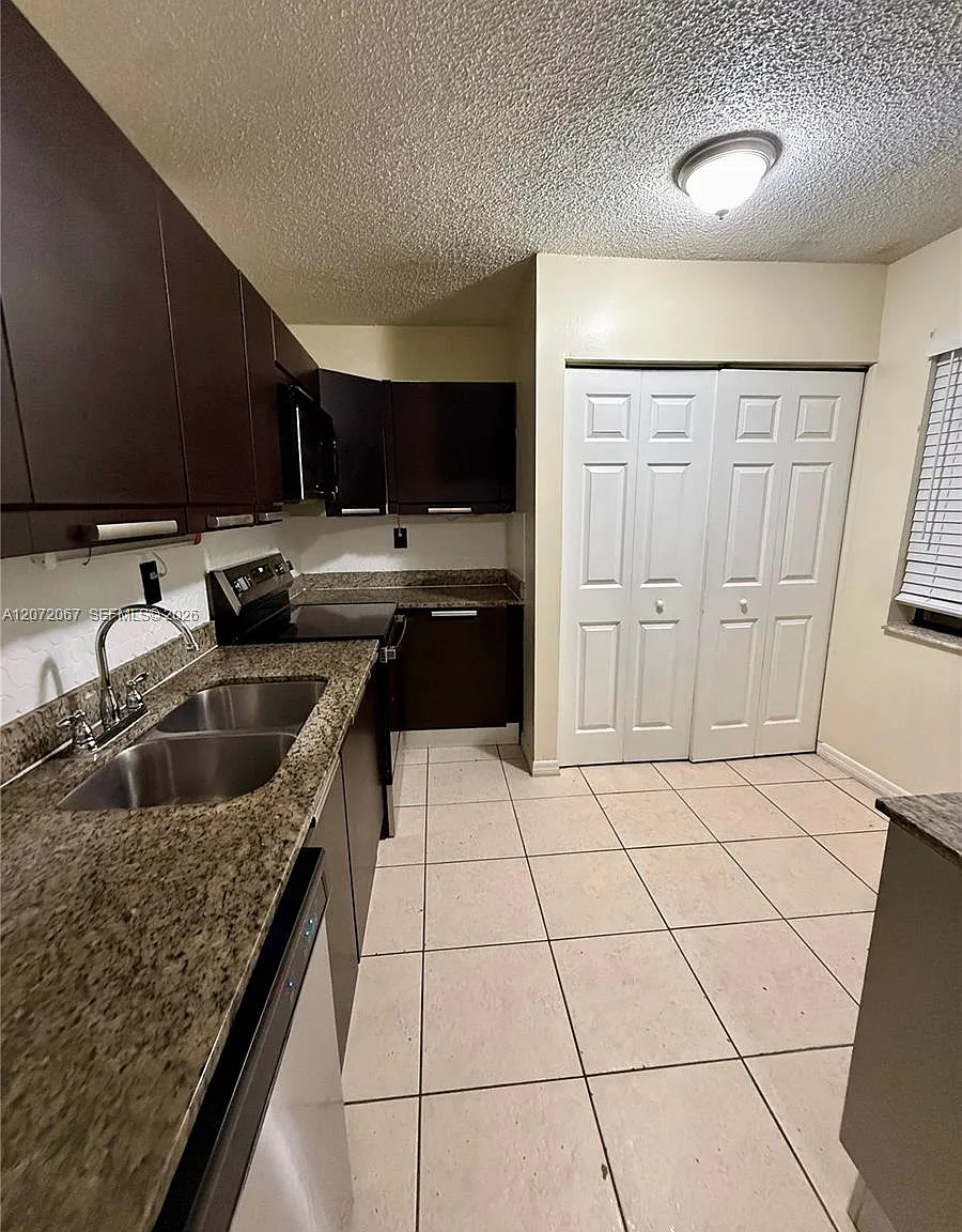 Blue Coral Condo — Photo 4