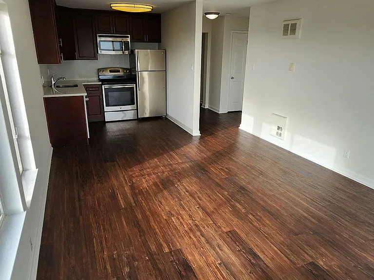 587 Burnett Ave #6 — Photo 5