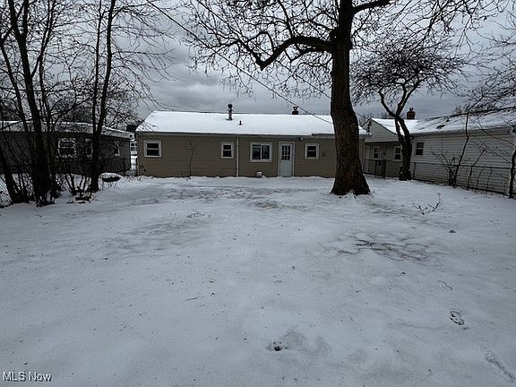 4th image of 1697 Hawthorne Dr