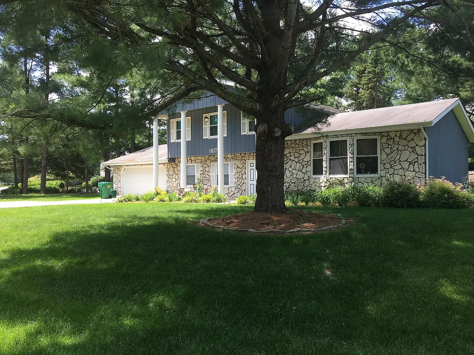 3 bed, 2564 sqft, $2,840 — Photo 4
