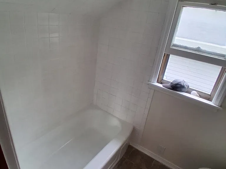 823 W 6th St #601-1/2 — Photo 5