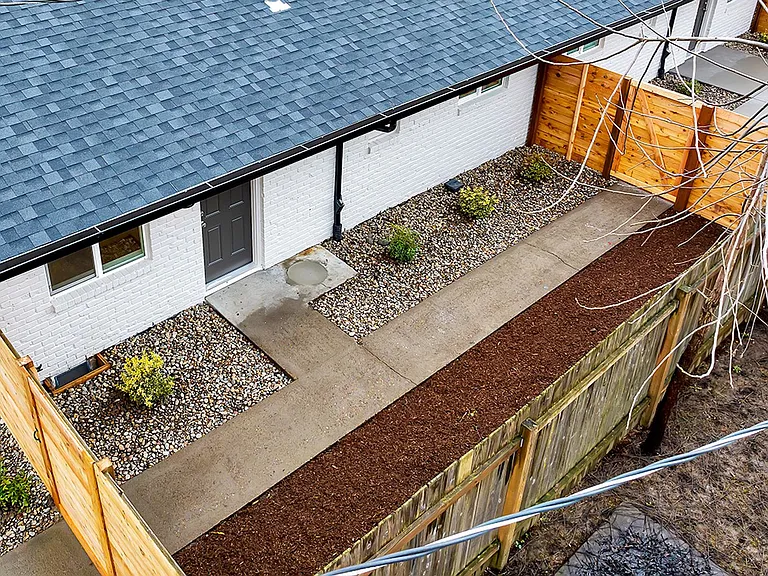 Hillsboro Court — Photo 26