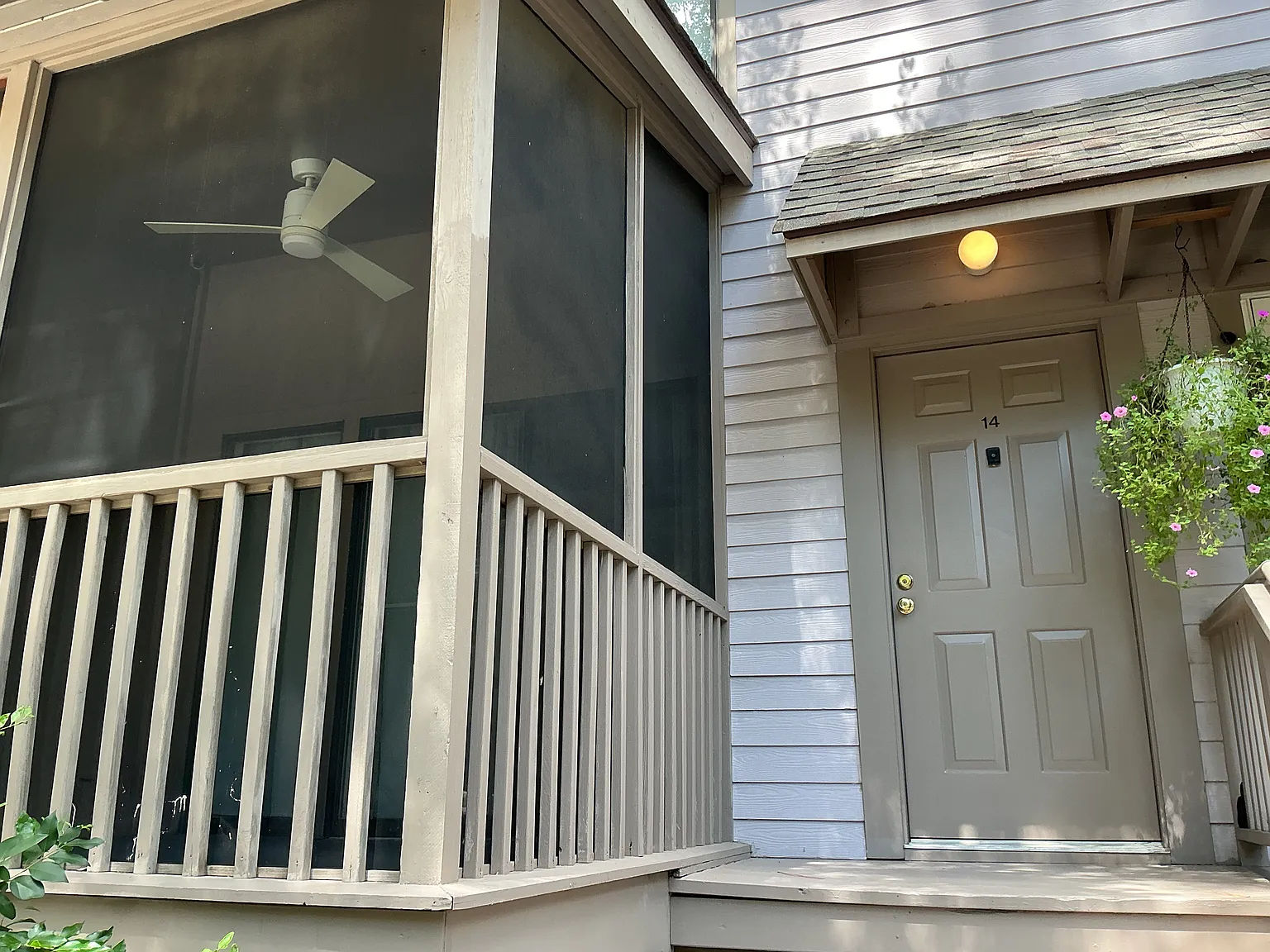 1 bed, 832 sqft, $1,950 — Photo 2