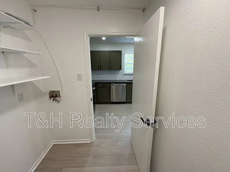 2145 Shadowbrook Dr — Photo 8