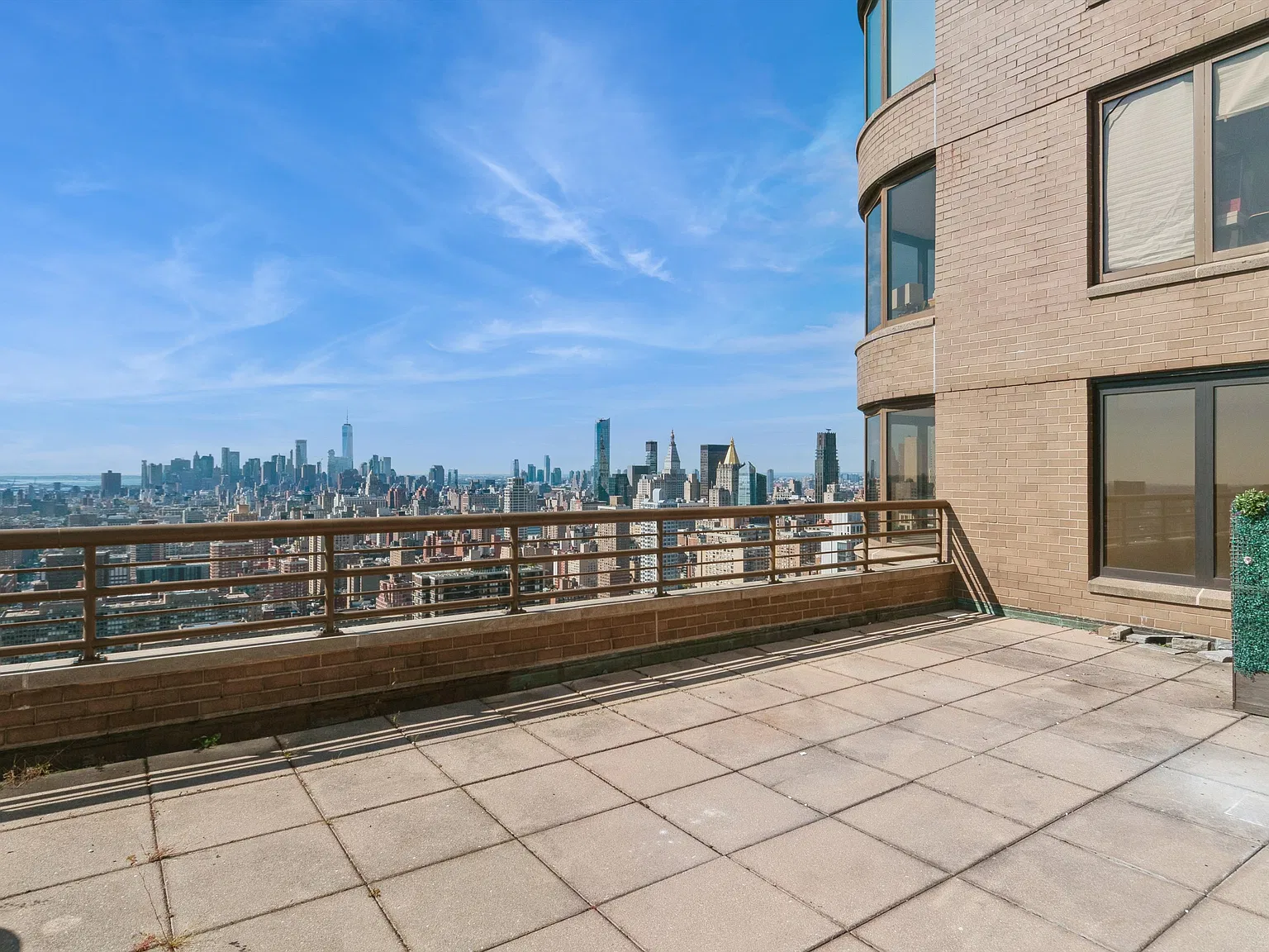 330 East 38th Street — Photo 4