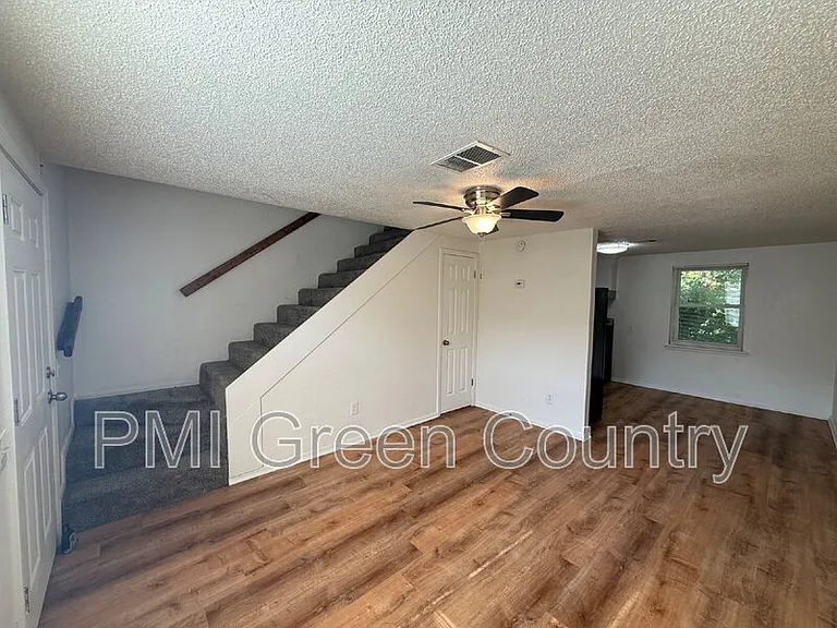 318 E Redwood St #72-4 — Photo 2