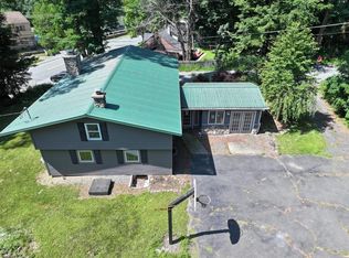 2 Tollgate Rd, Averill Park, NY 12018