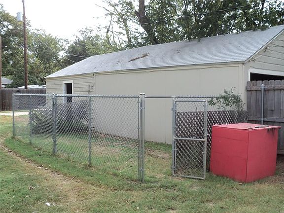 2nd image of 825 Grove St