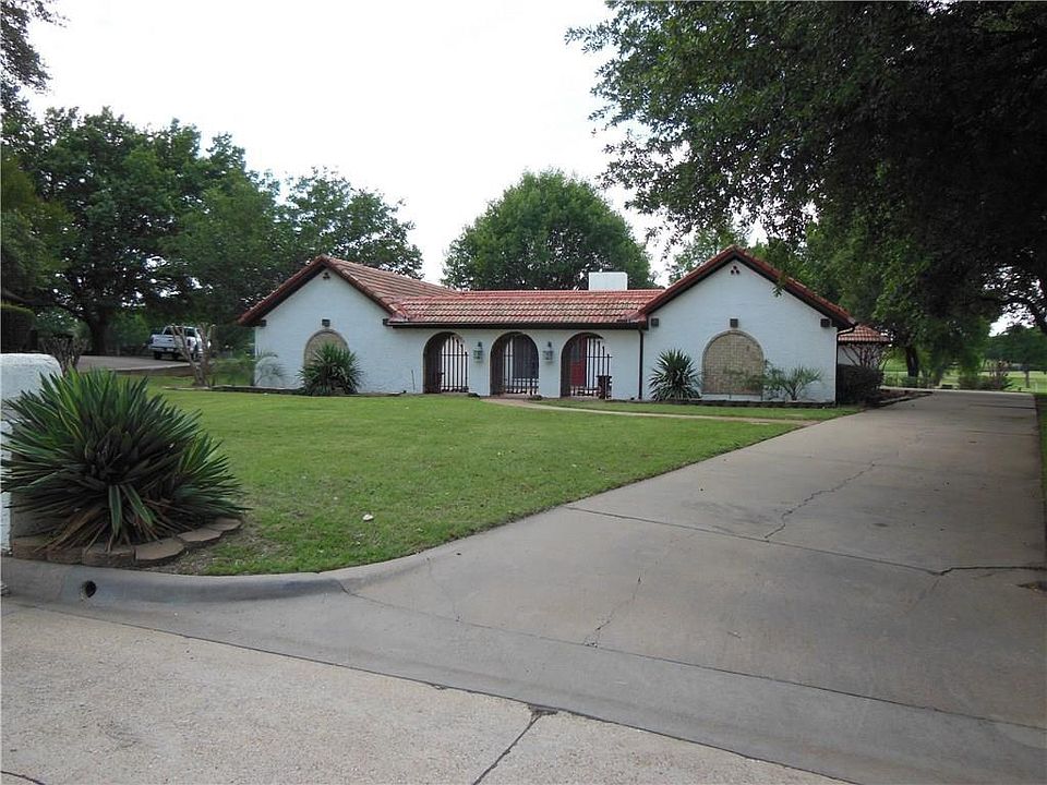 1st image of 226 Oakmont Dr