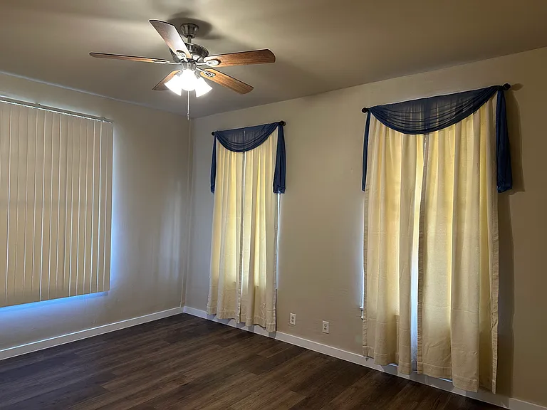 5208 E Side Ave #1 — Photo 2