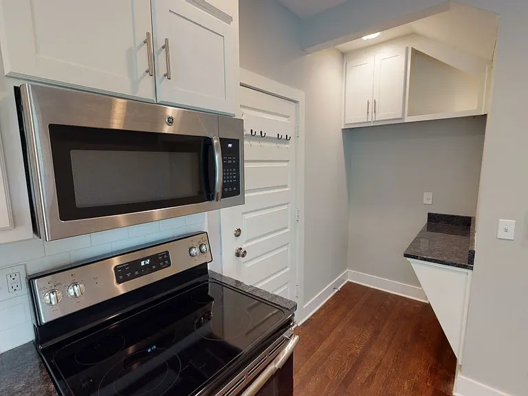 3726 Washington | Charming Updated Apartment — Photo 15