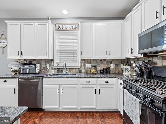 5th image of 552 Garden Gate Dr