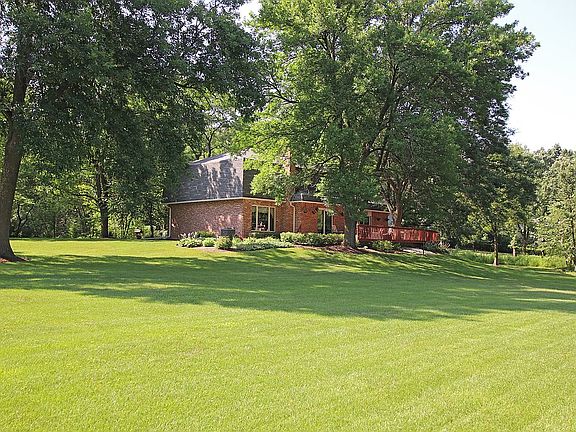 4th image of 16 Brierwoods Ln