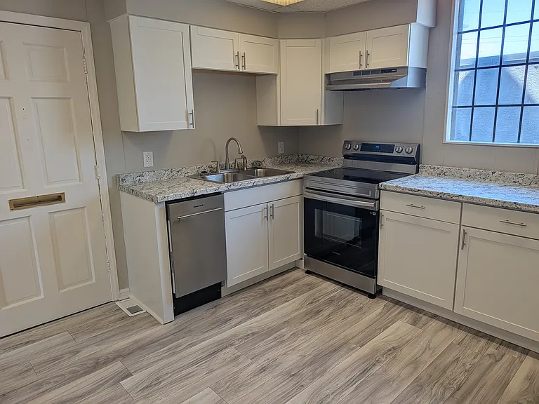 1787 W 5th Ave #1 — Photo 8