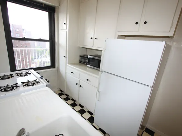 417 Grand Street image 12 of 15