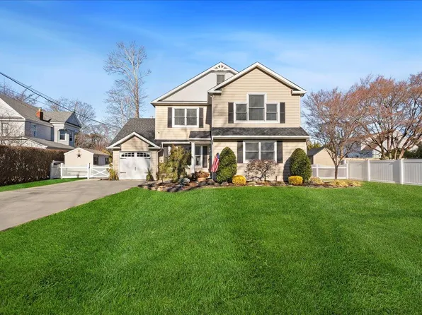 15 Coles Avenue, Amityville, NY 11701