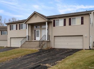 9542 Overlook Ct, Grand Blanc, MI 48439