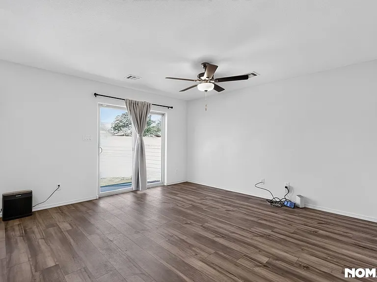 985 Berman St — Photo 15