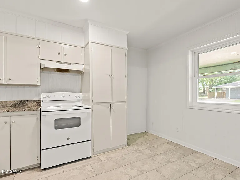 133 Woodrow St #A — Photo 12