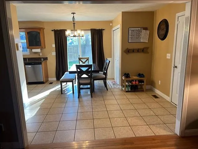 4 bed, 2.5 bath, 2278 sqft, $2,300 — Photo 4