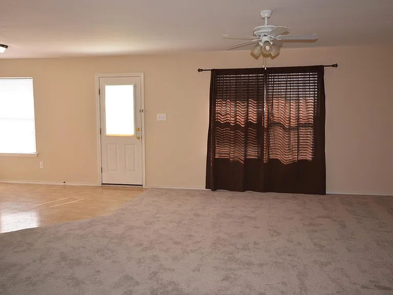 410 Goldenrod St — Photo 8