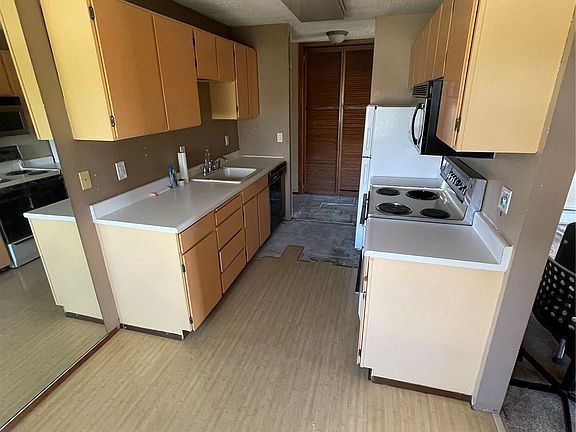 3rd image of 10459 Des Moines Memorial Drive S #301