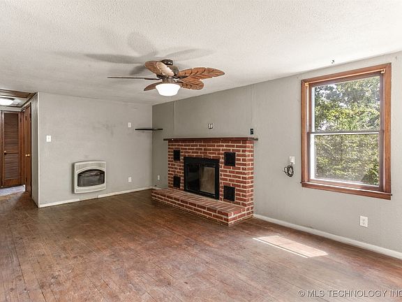 4th image of 147 Pin Oak Acres Dr