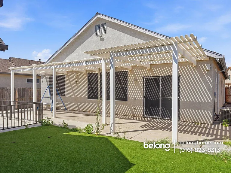 1714 Nicol Way — Photo 3