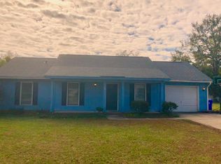 102 Deerfield Dr, Spring Lake, NC 28390