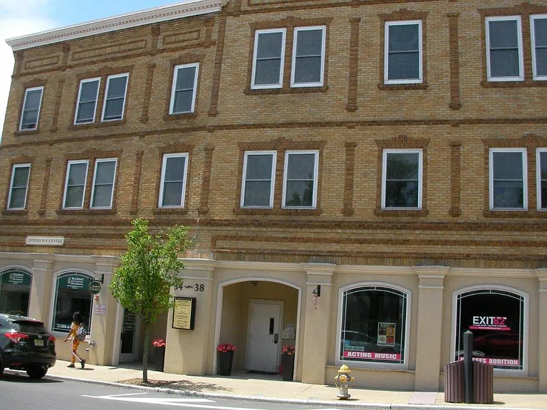 34 Main St — Photo 1