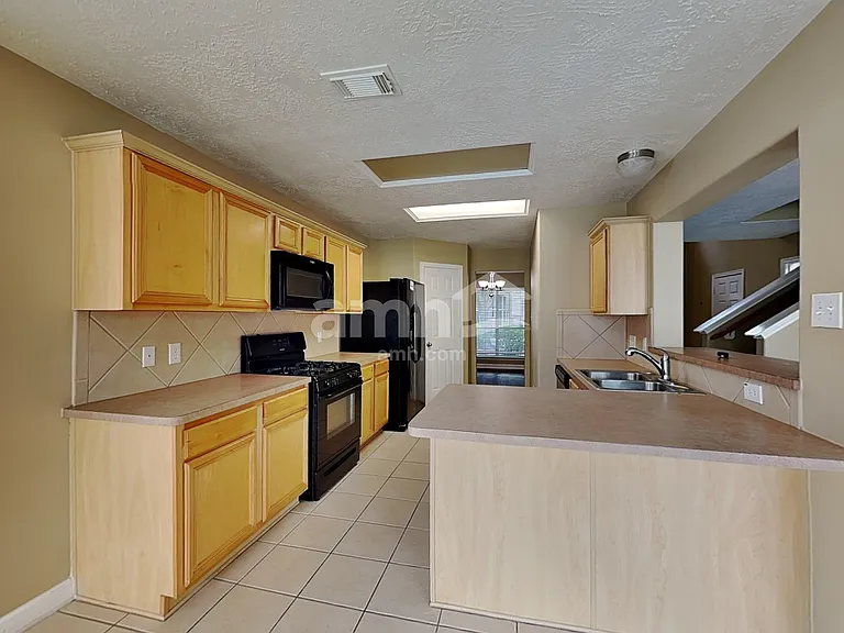 26881 Armor Oaks Dr — Photo 3