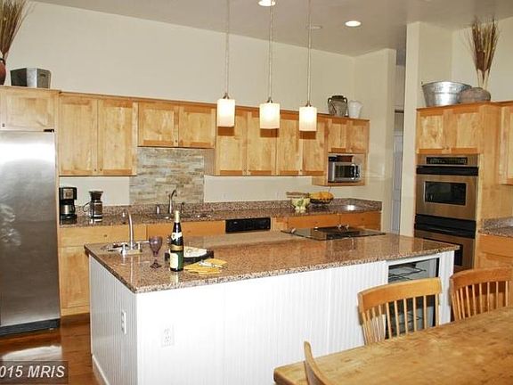 Kitchen, granite countertops