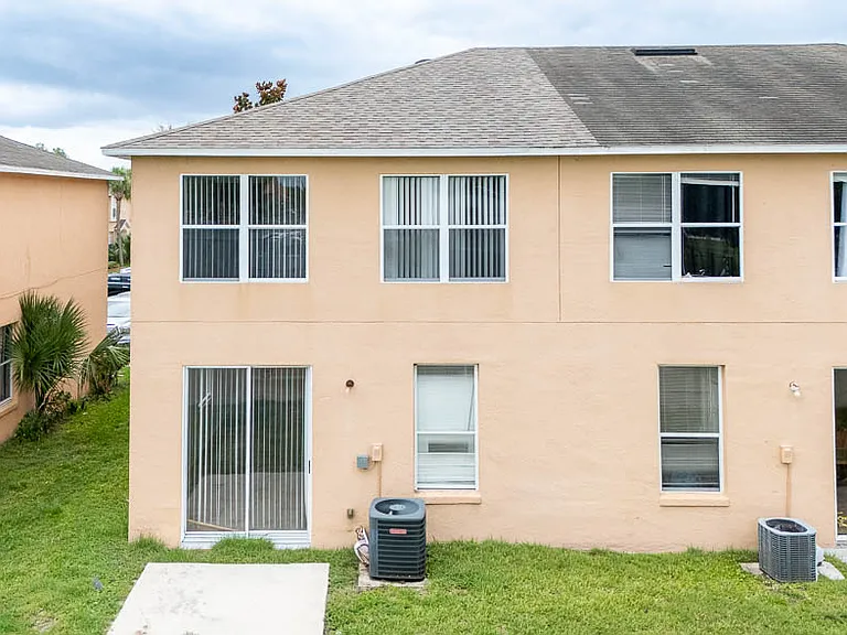608 Captiva Cir — Photo 4