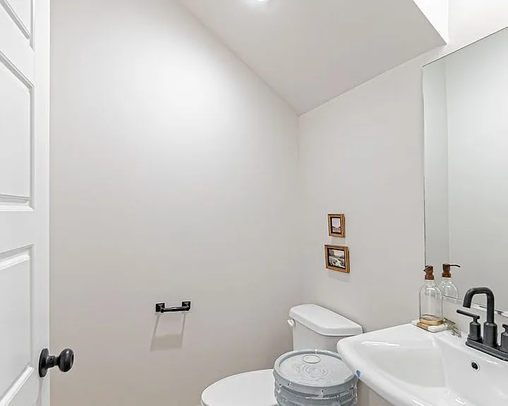 455 Blue Spruce — Photo 38