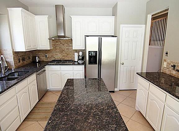 5th image of 9423 Vista Cir