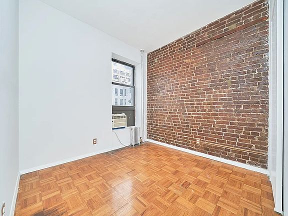 4th image of 333 W 43rd St #4C