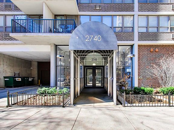 3rd image of 2740 N Pine Grove Ave APT 8C