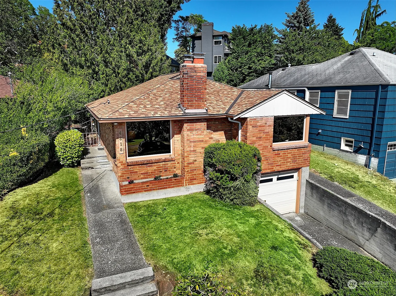 4818 University View Place NE photo 1