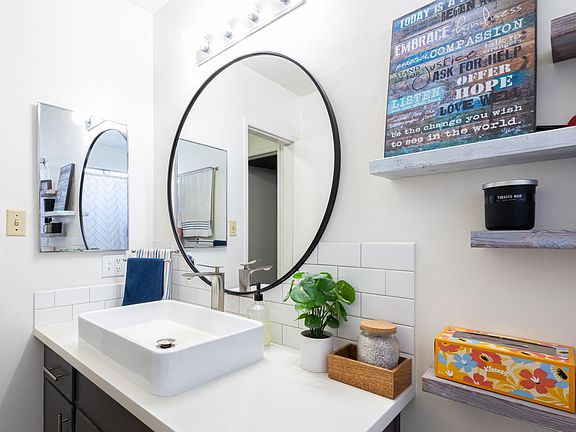 3rd image of 425 Gaviota Ave #441-07