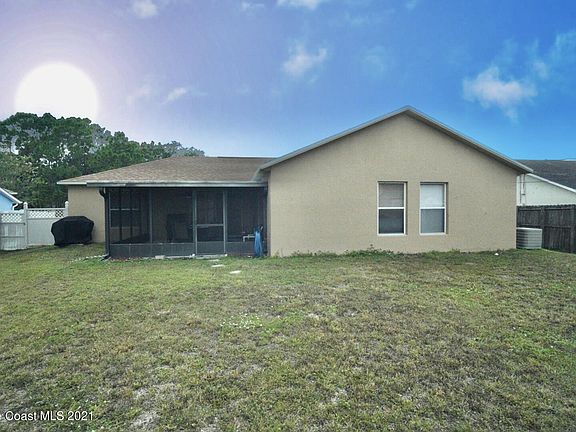 3rd image of 1379 Whaling Ave SE