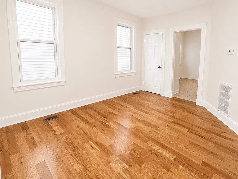 203 S 11th St — Photo 11