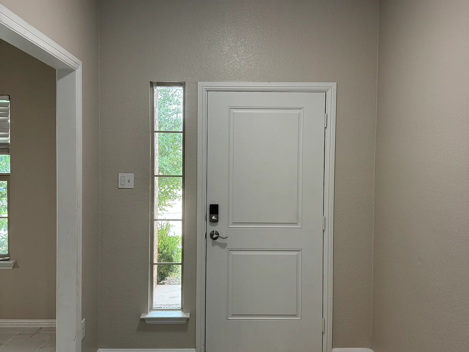 3 bed, 2002 sqft, $2,350 — Photo 2