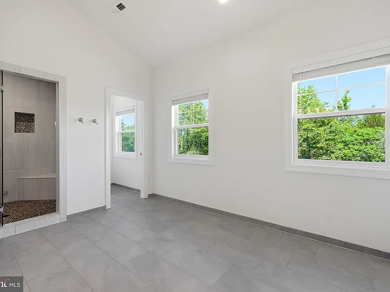 301 Kingdom Dr — Photo 71