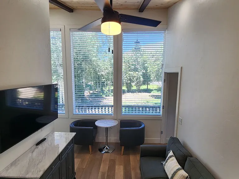 136 E 200 N #B — Photo 2
