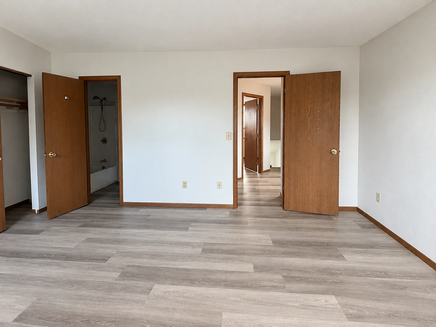 2 bed, 1300 sqft, $1,550 — Photo 2