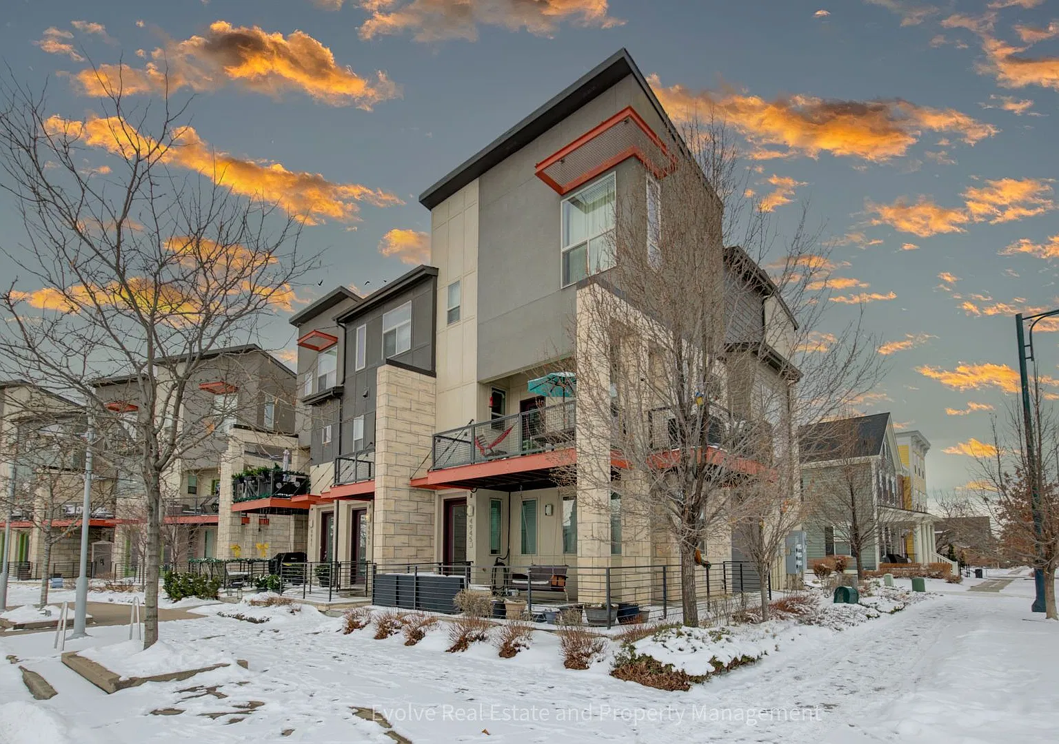 Evolve Real Estate: Sophisticated Central Park Townhome Walk to Dining & Entertainment! Available... — Photo 1