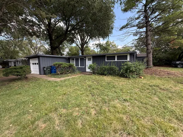 936 Murrow Ct, Lawrence, KS 66049