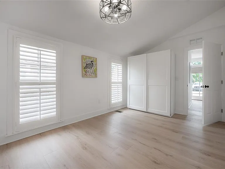 408 E Amelia Ave — Photo 24